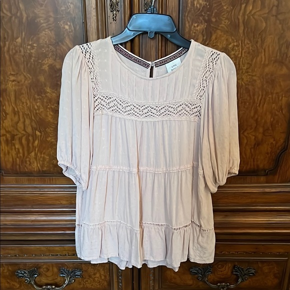 Knox Rose Tops - Knox Rose Cream Blouse with 3/4 Sleeves and Pleated Tiers